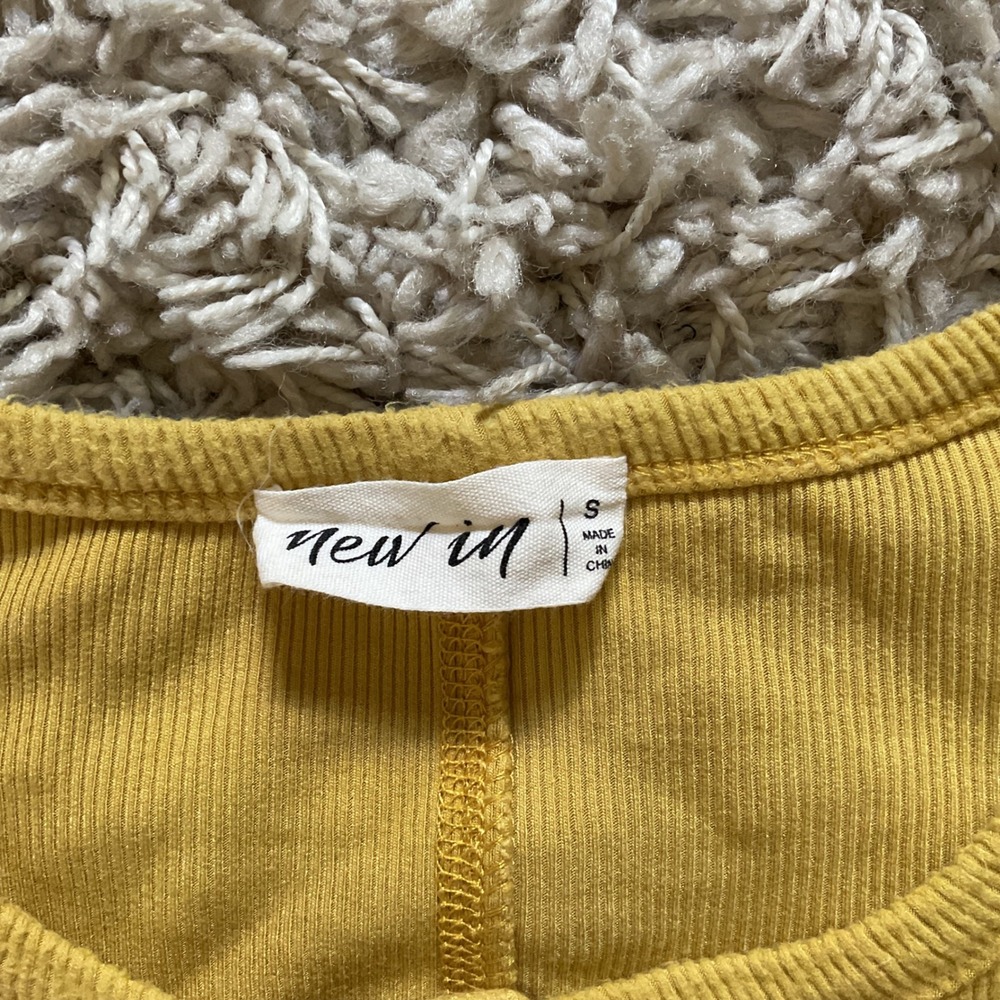 New In Women Mustard Yellow Ribbed Henley Long Sleeve Top Sm Pocket Curved Hem - Picture 2 of 12